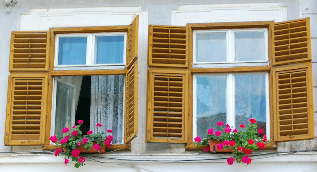 janela-de-madeira.jpg