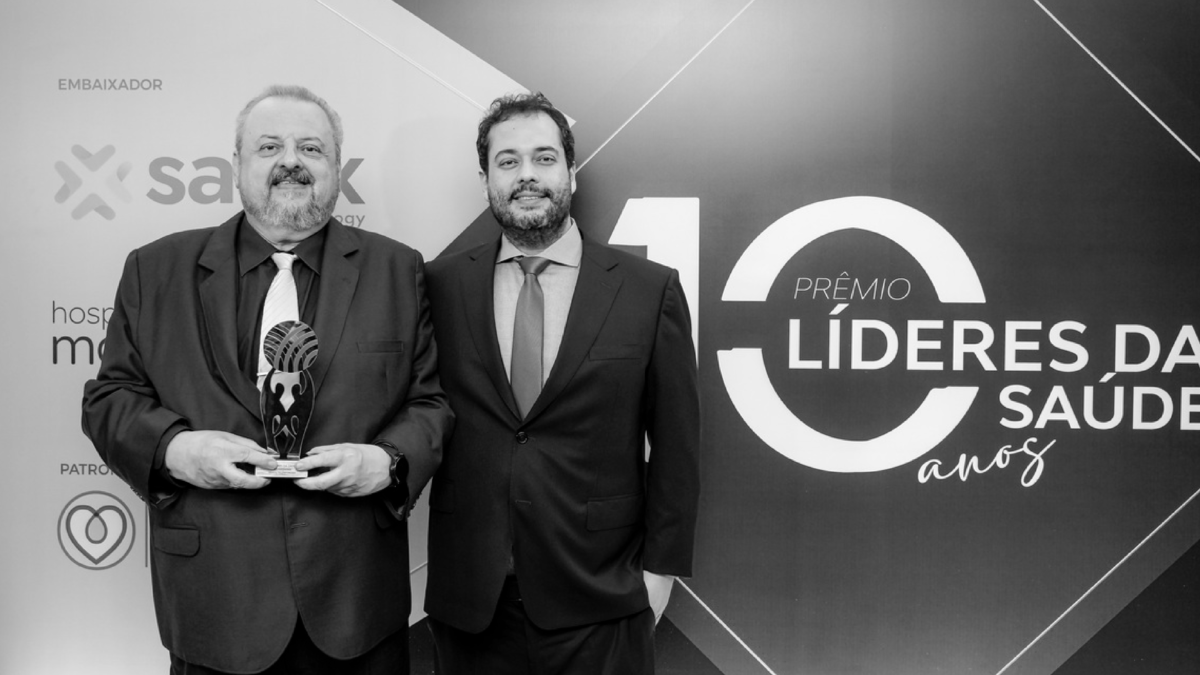 Dr._Carlos_Camargo_CEO_da_Brasil_Telemedicina_Recebe_o_Prêmio_Líderes_da_Saúde_2-03-1200x675.png